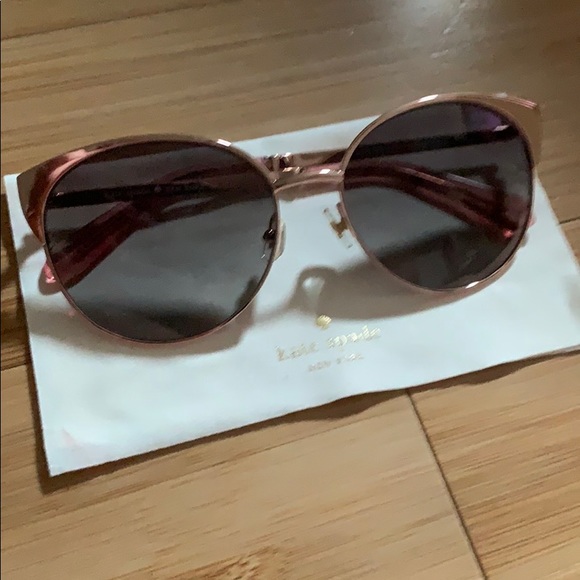 Kate Spade Sunglasses! With case and cleaner!
